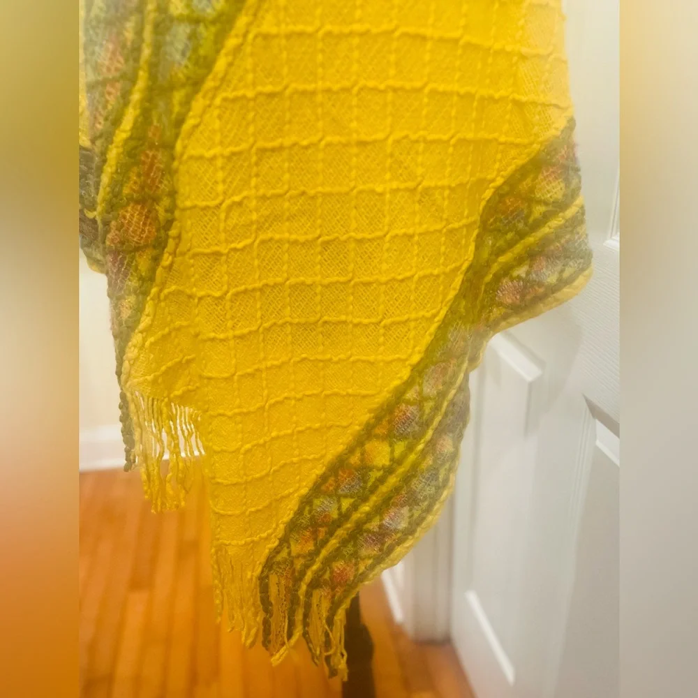 Yellow Boho Knit Poncho Lightweight Spring Layer Beach Wrap OS - Picture 12 of 15